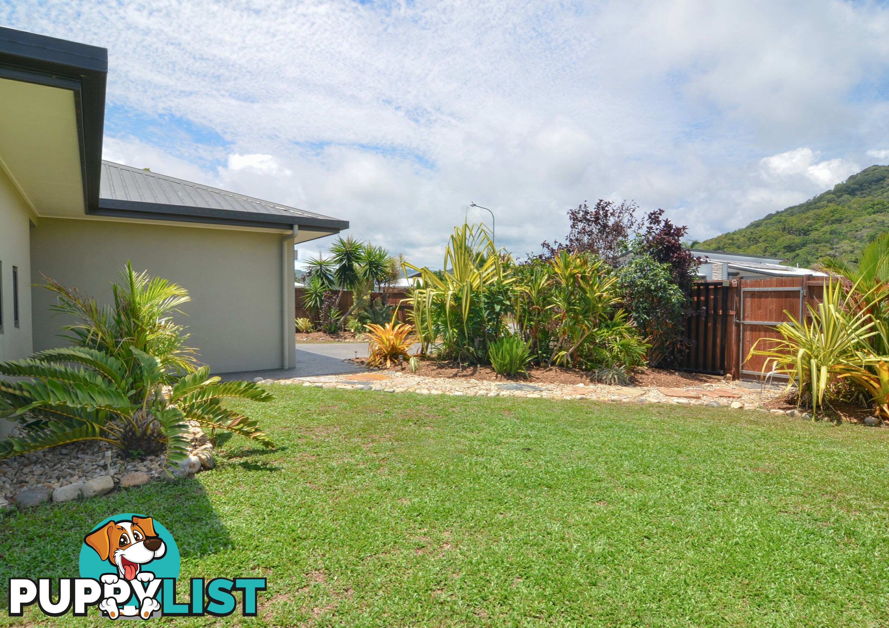 8 Julaji Close COOYA BEACH QLD 4873