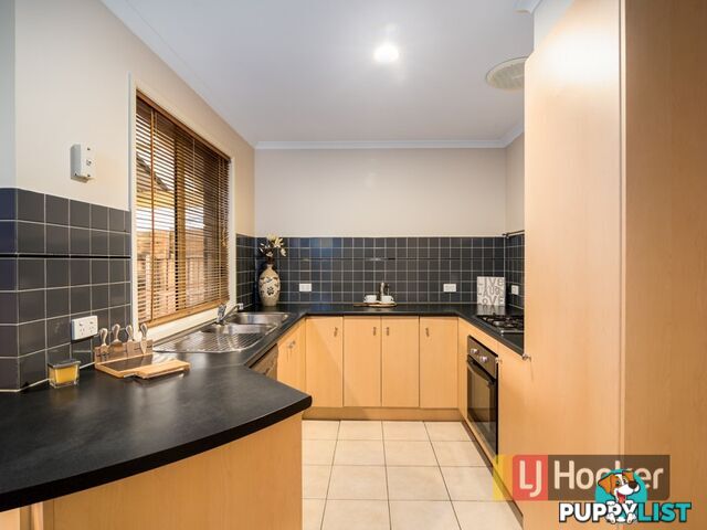 11 Chatswood Drive NARRE WARREN SOUTH VIC 3805