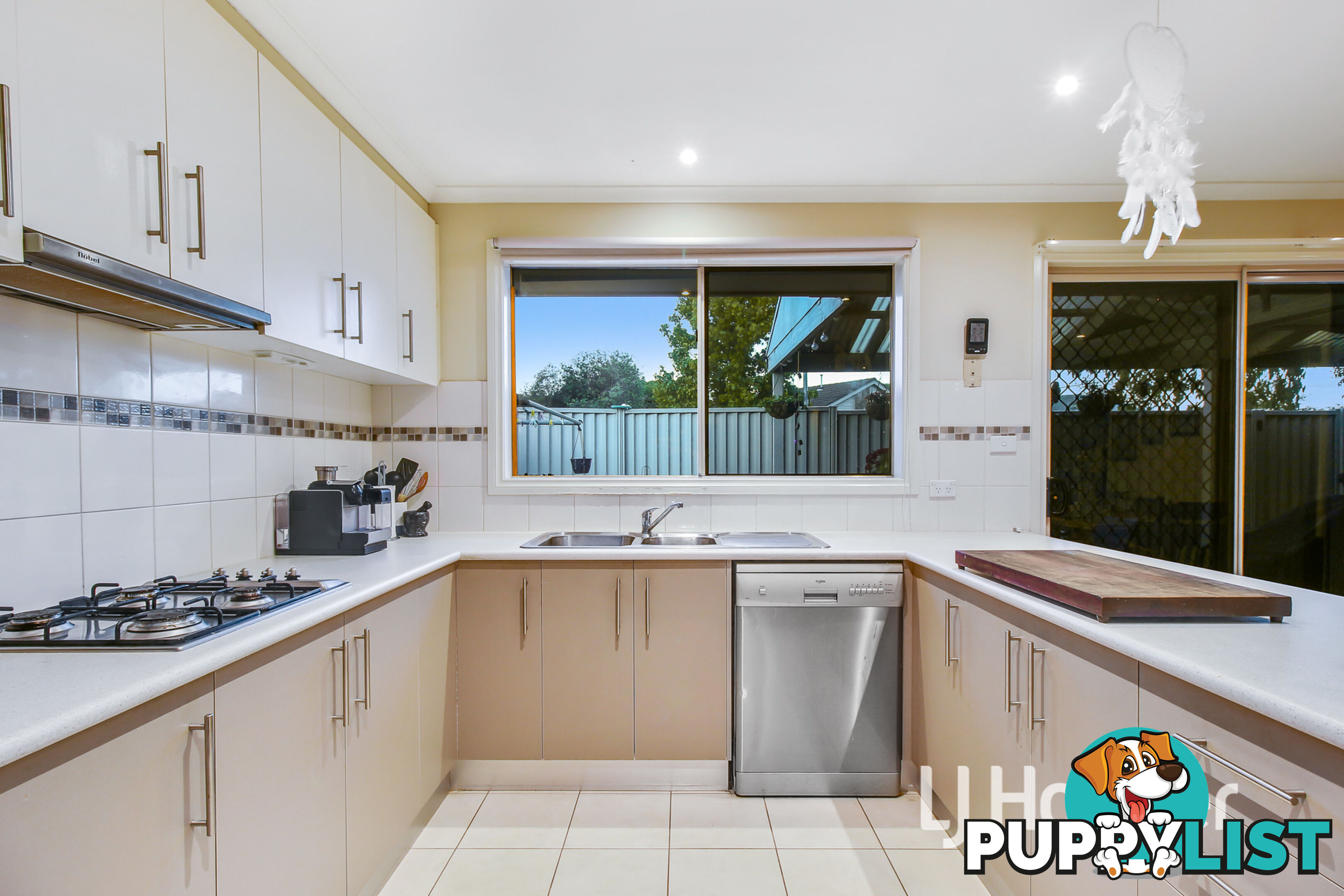 3B Hawker Gardens BERWICK VIC 3806