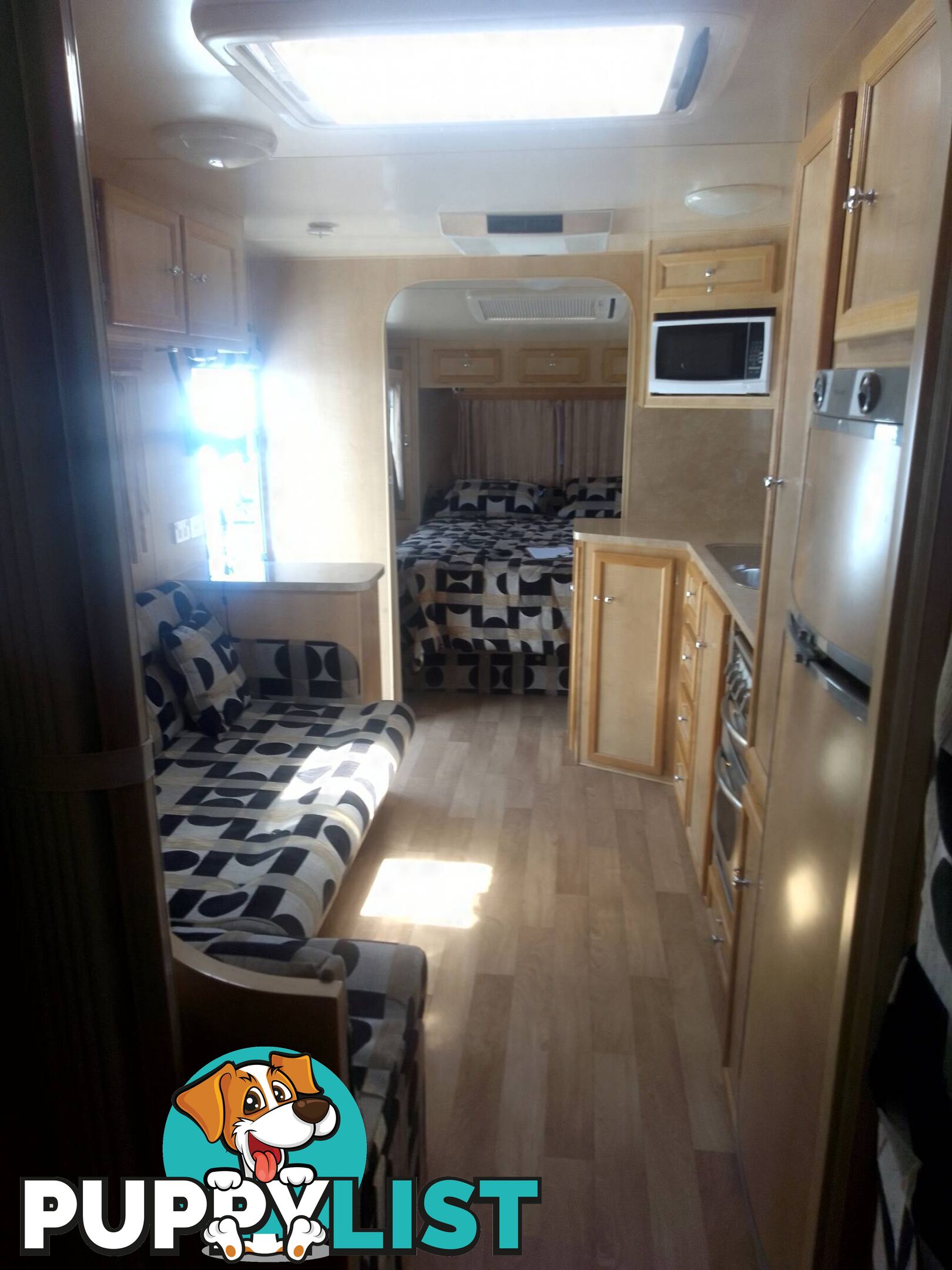 USED 2009 SPACELAND TOURING CARAVAN 26FT