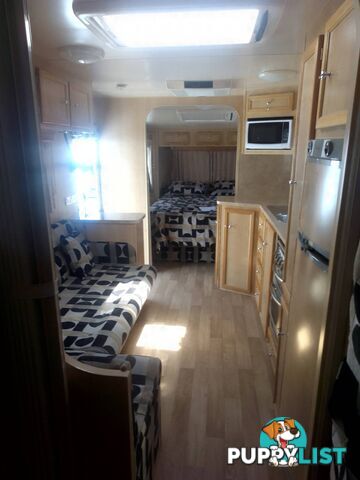 USED 2009 SPACELAND TOURING CARAVAN 26FT