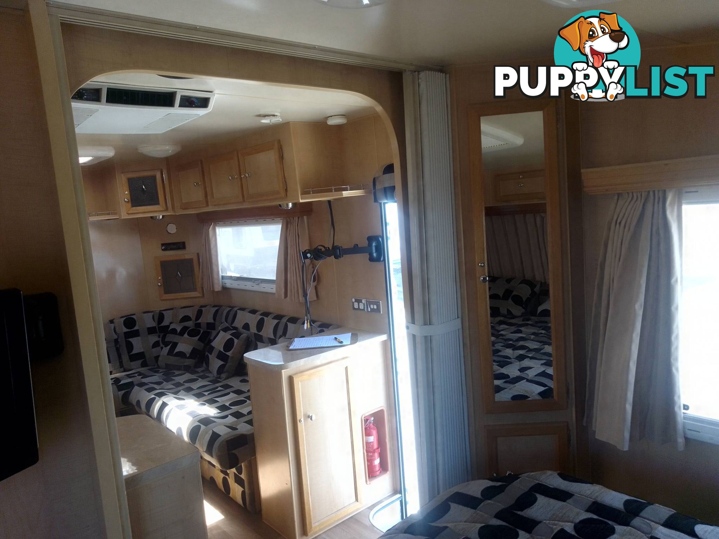 USED 2009 SPACELAND TOURING CARAVAN 26FT