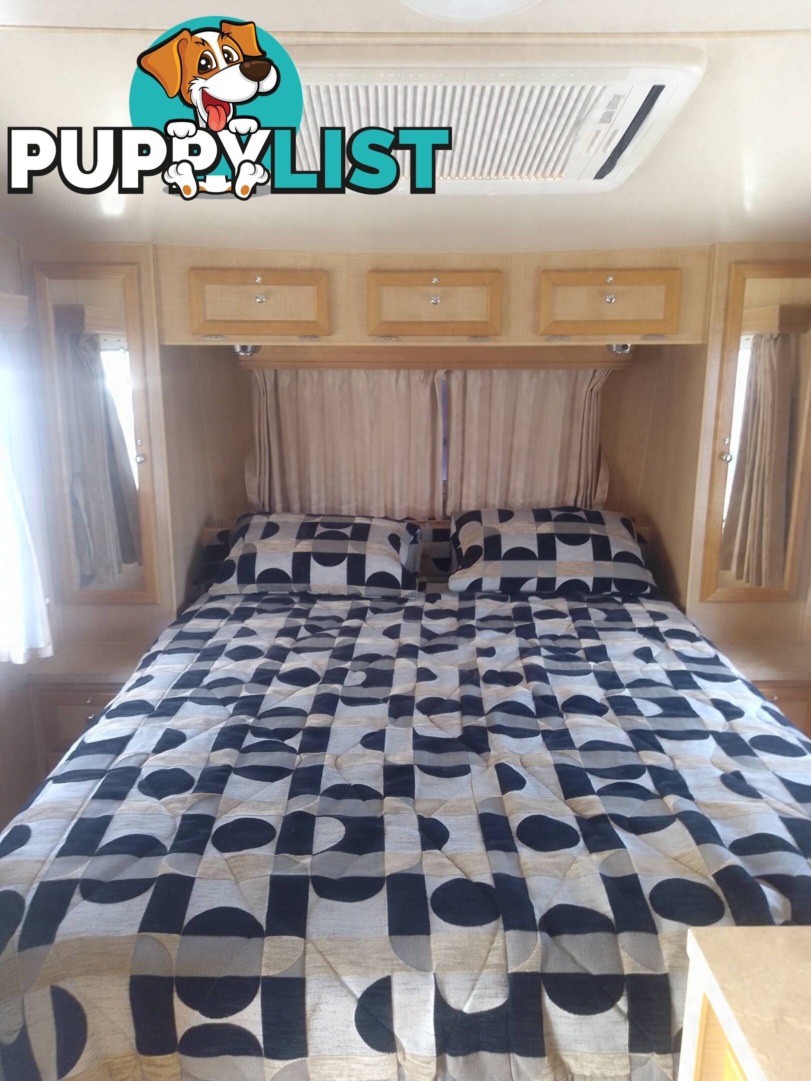 USED 2009 SPACELAND TOURING CARAVAN 26FT