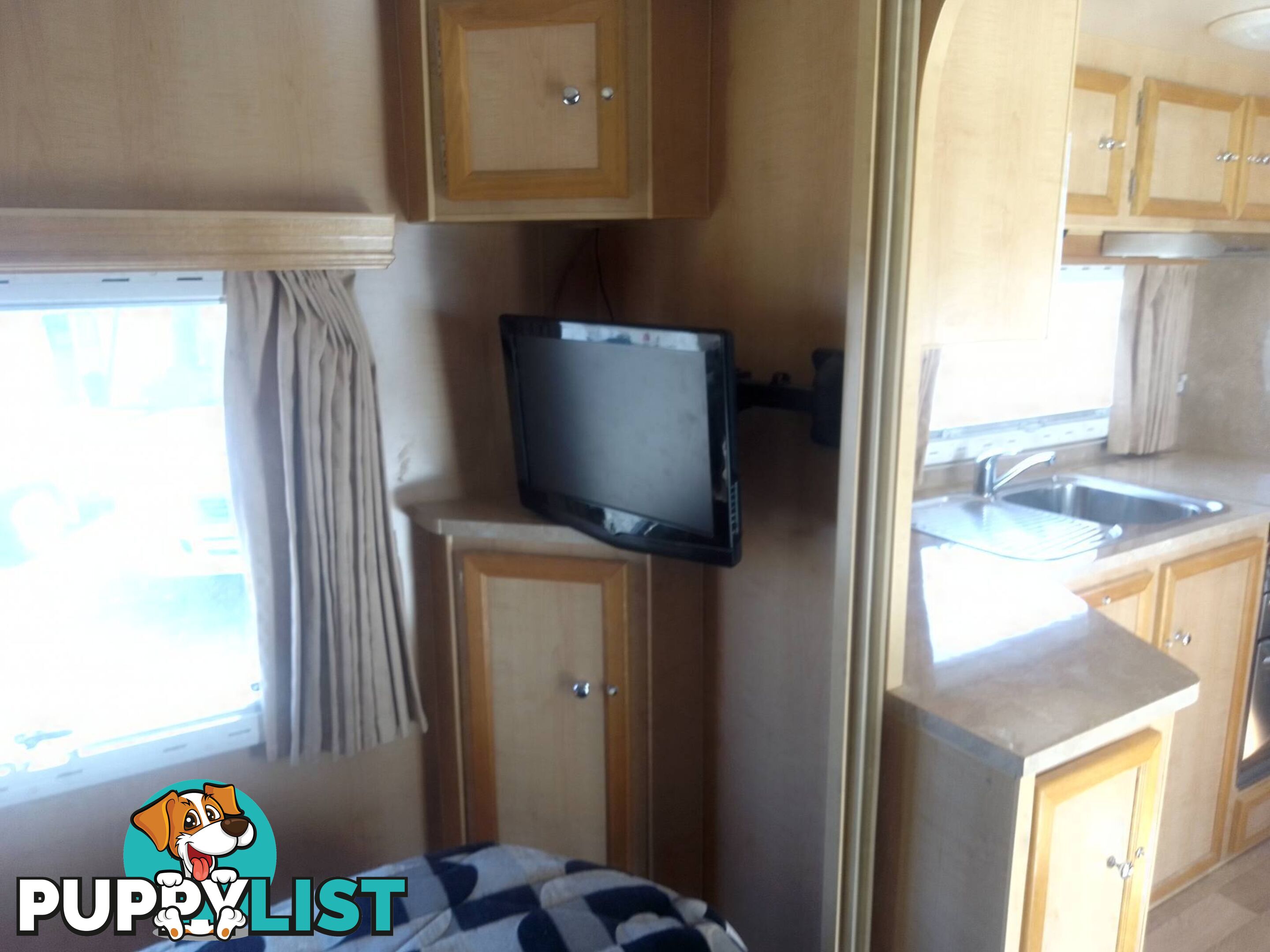 USED 2009 SPACELAND TOURING CARAVAN 26FT