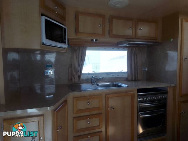 USED 2009 SPACELAND TOURING CARAVAN 26FT