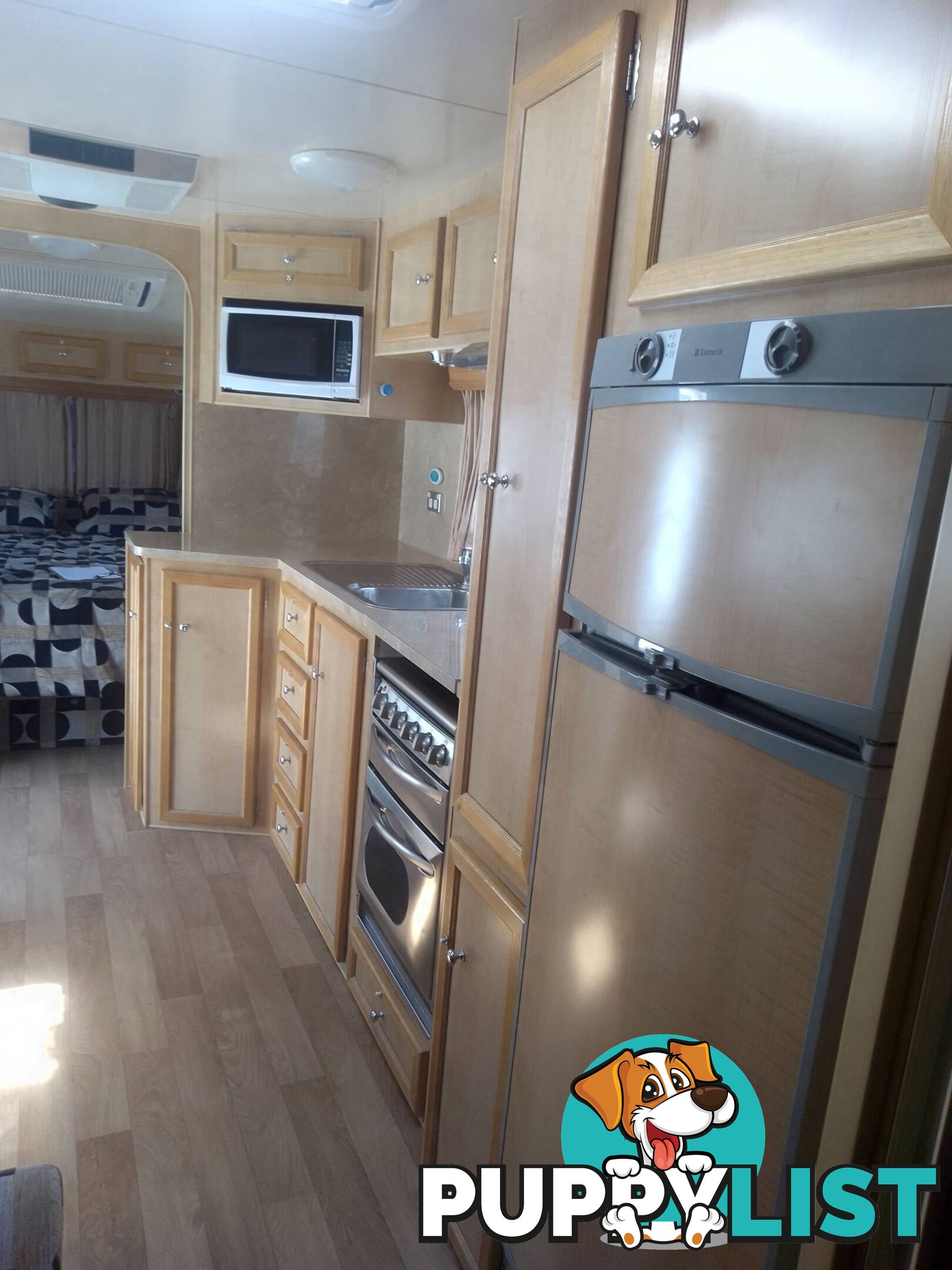 USED 2009 SPACELAND TOURING CARAVAN 26FT