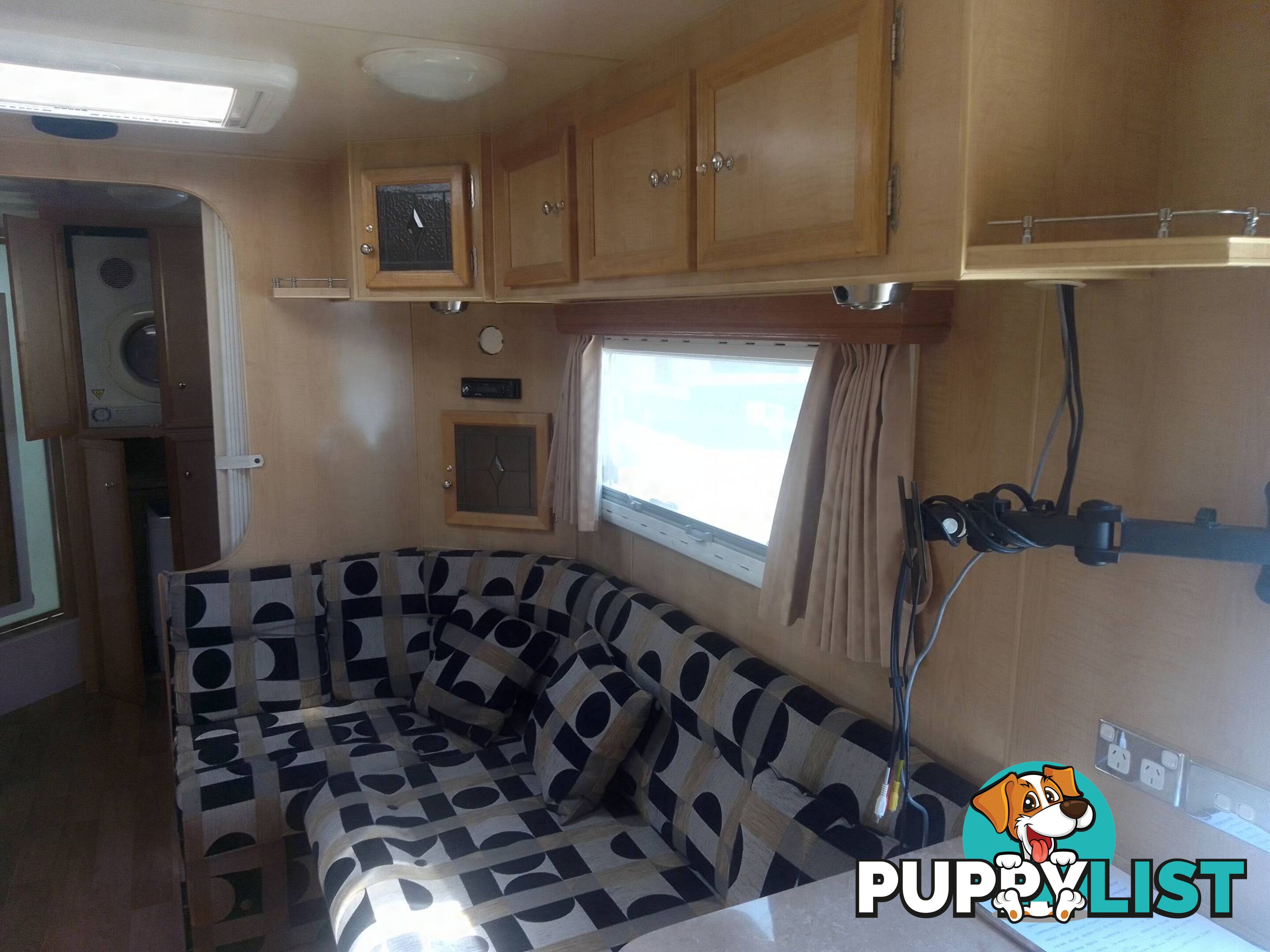 USED 2009 SPACELAND TOURING CARAVAN 26FT