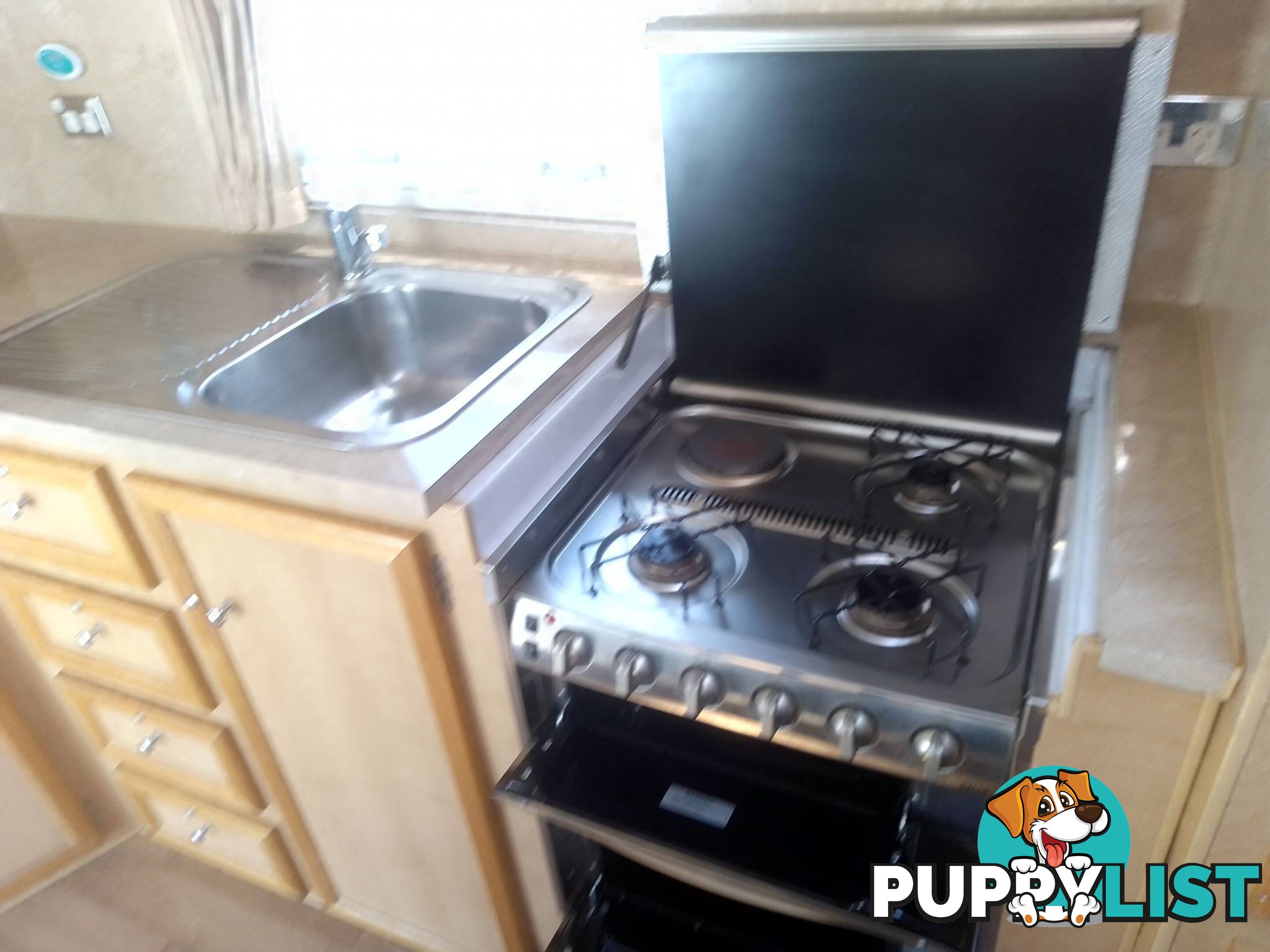 USED 2009 SPACELAND TOURING CARAVAN 26FT