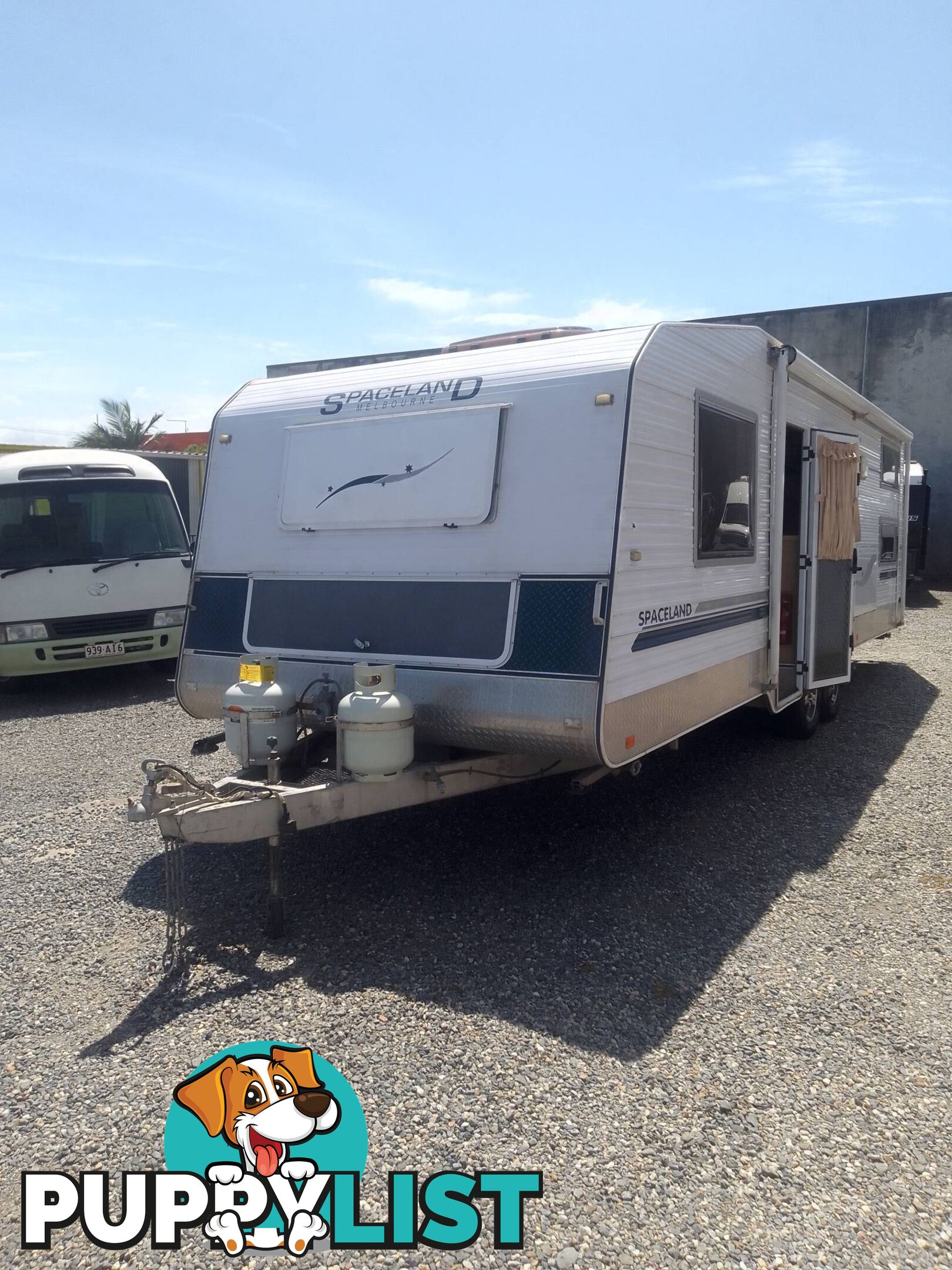 USED 2009 SPACELAND TOURING CARAVAN 26FT