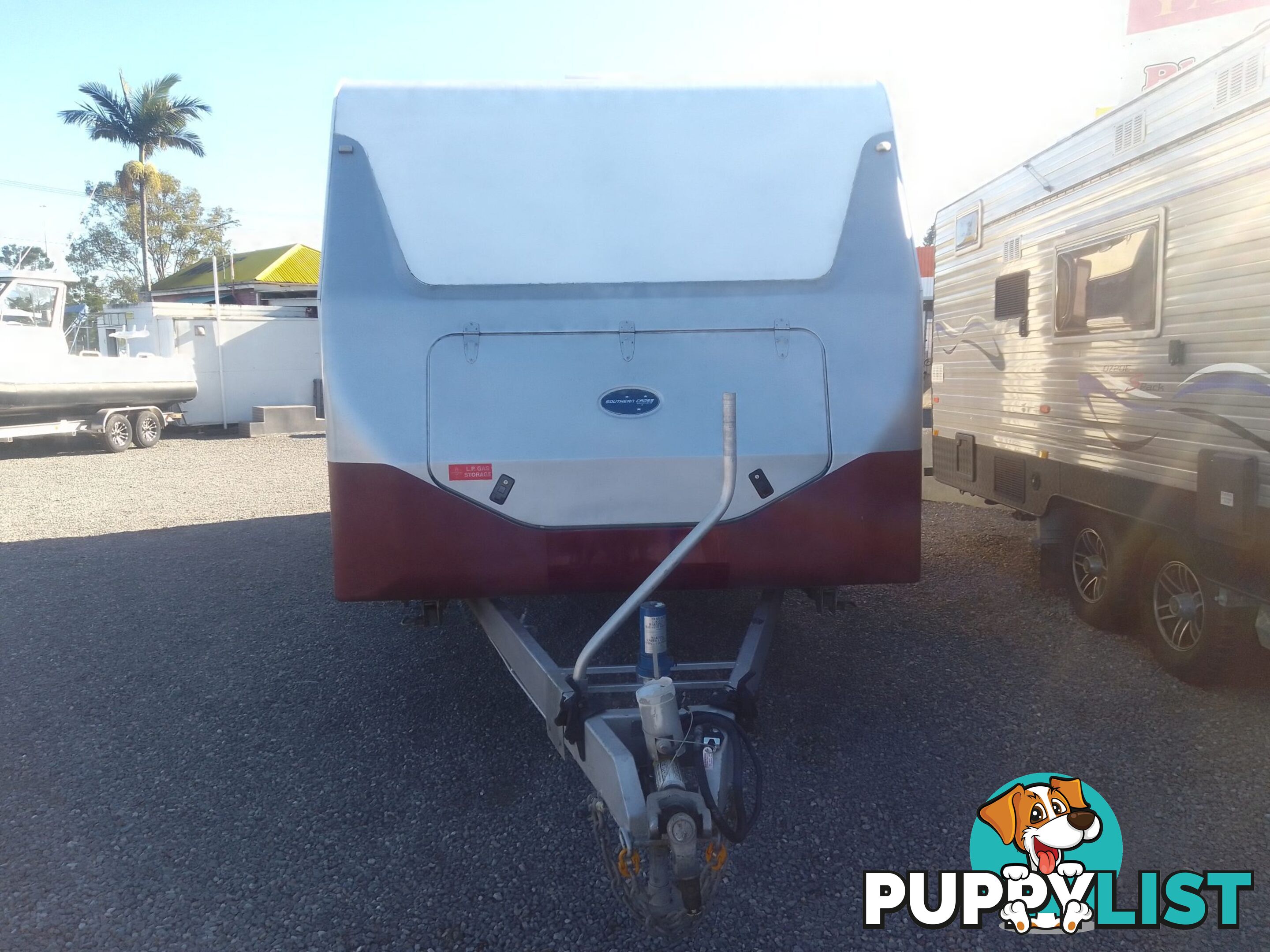 USED 2009 AUSTRALIS 7600 DUAL AXLE TOURING CARAVAN