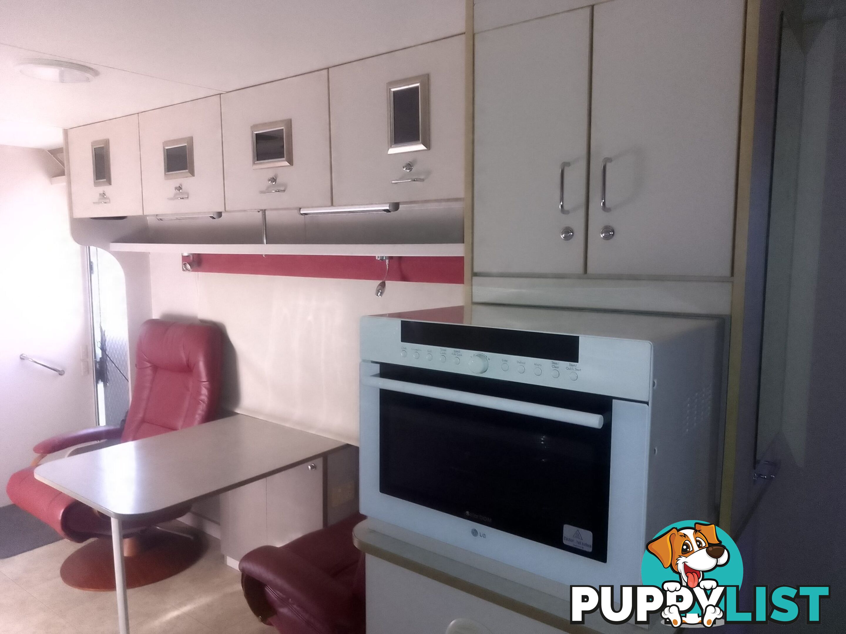 USED 2009 AUSTRALIS 7600 DUAL AXLE TOURING CARAVAN