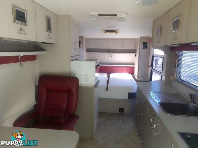 USED 2009 AUSTRALIS 7600 DUAL AXLE TOURING CARAVAN