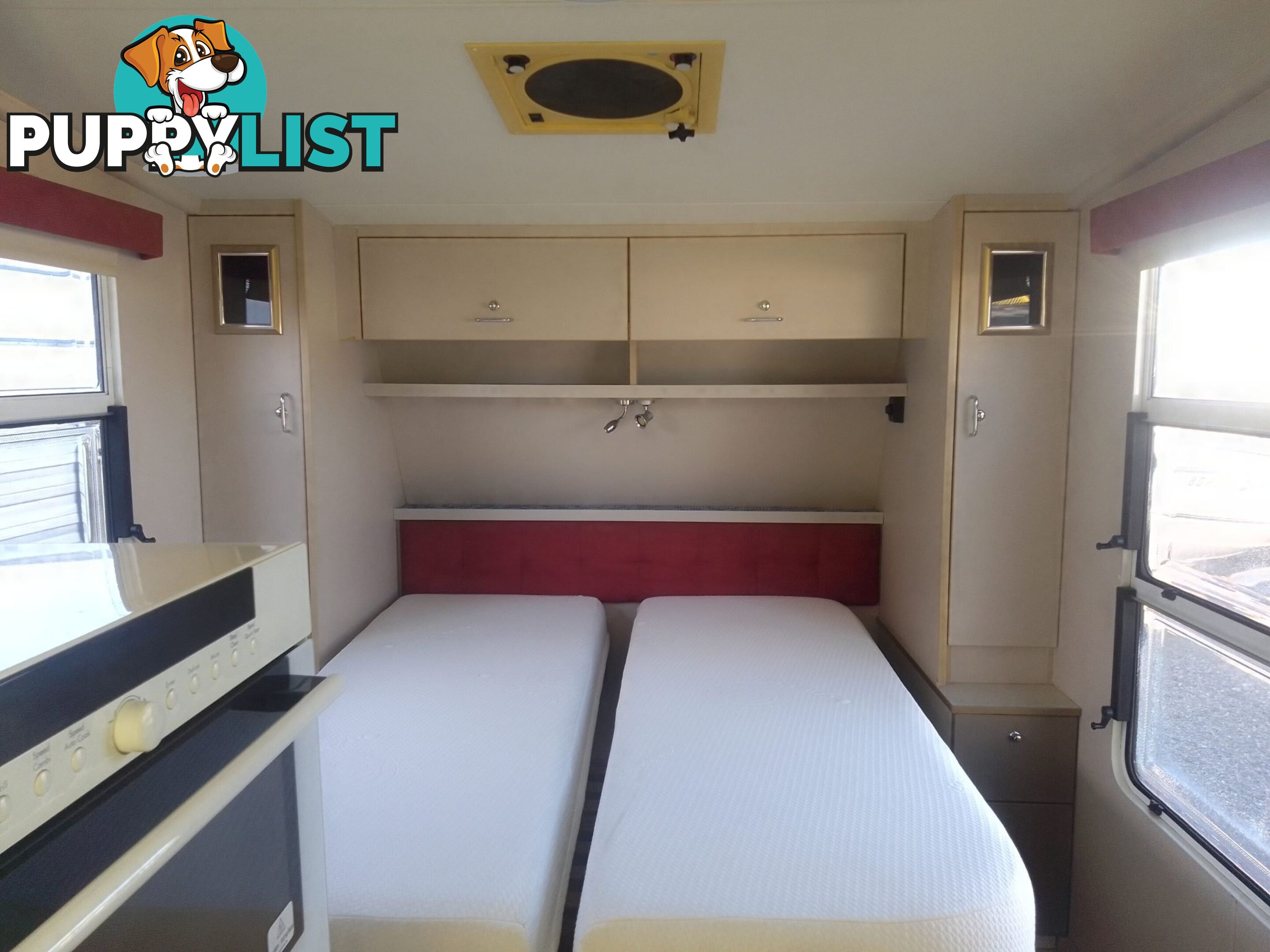 USED 2009 AUSTRALIS 7600 DUAL AXLE TOURING CARAVAN