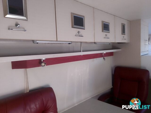 USED 2009 AUSTRALIS 7600 DUAL AXLE TOURING CARAVAN