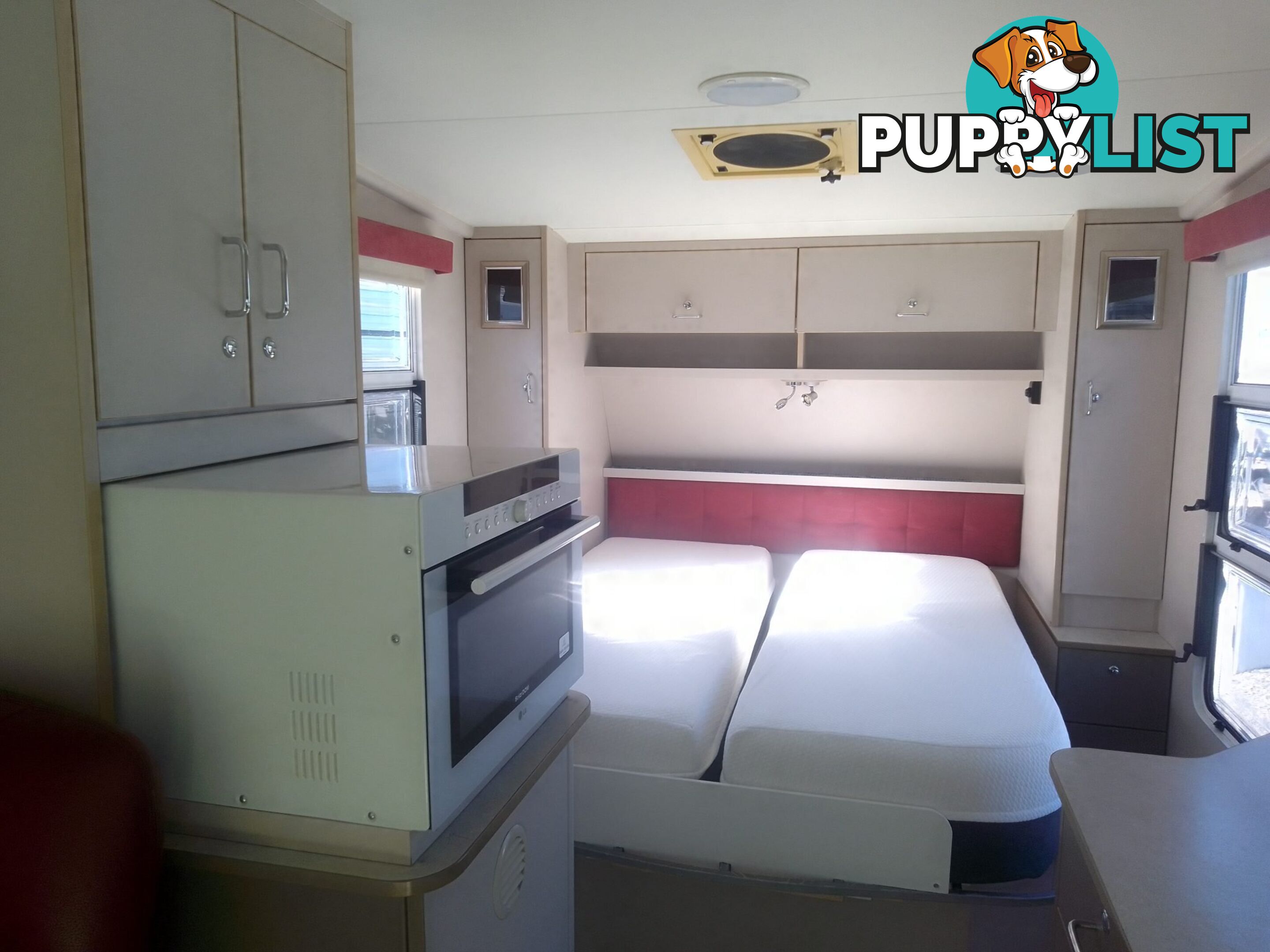USED 2009 AUSTRALIS 7600 DUAL AXLE TOURING CARAVAN