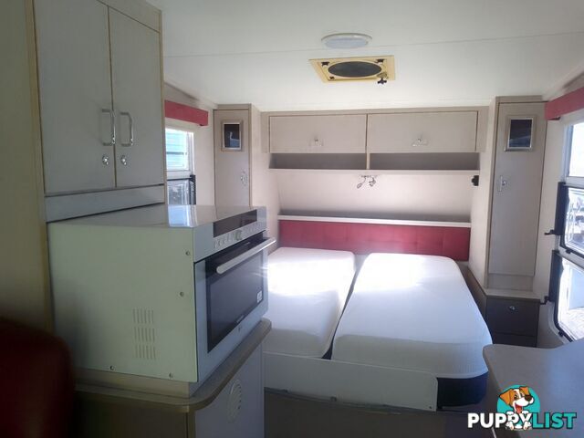 USED 2009 AUSTRALIS 7600 DUAL AXLE TOURING CARAVAN