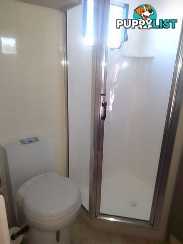 USED 2009 AUSTRALIS 7600 DUAL AXLE TOURING CARAVAN