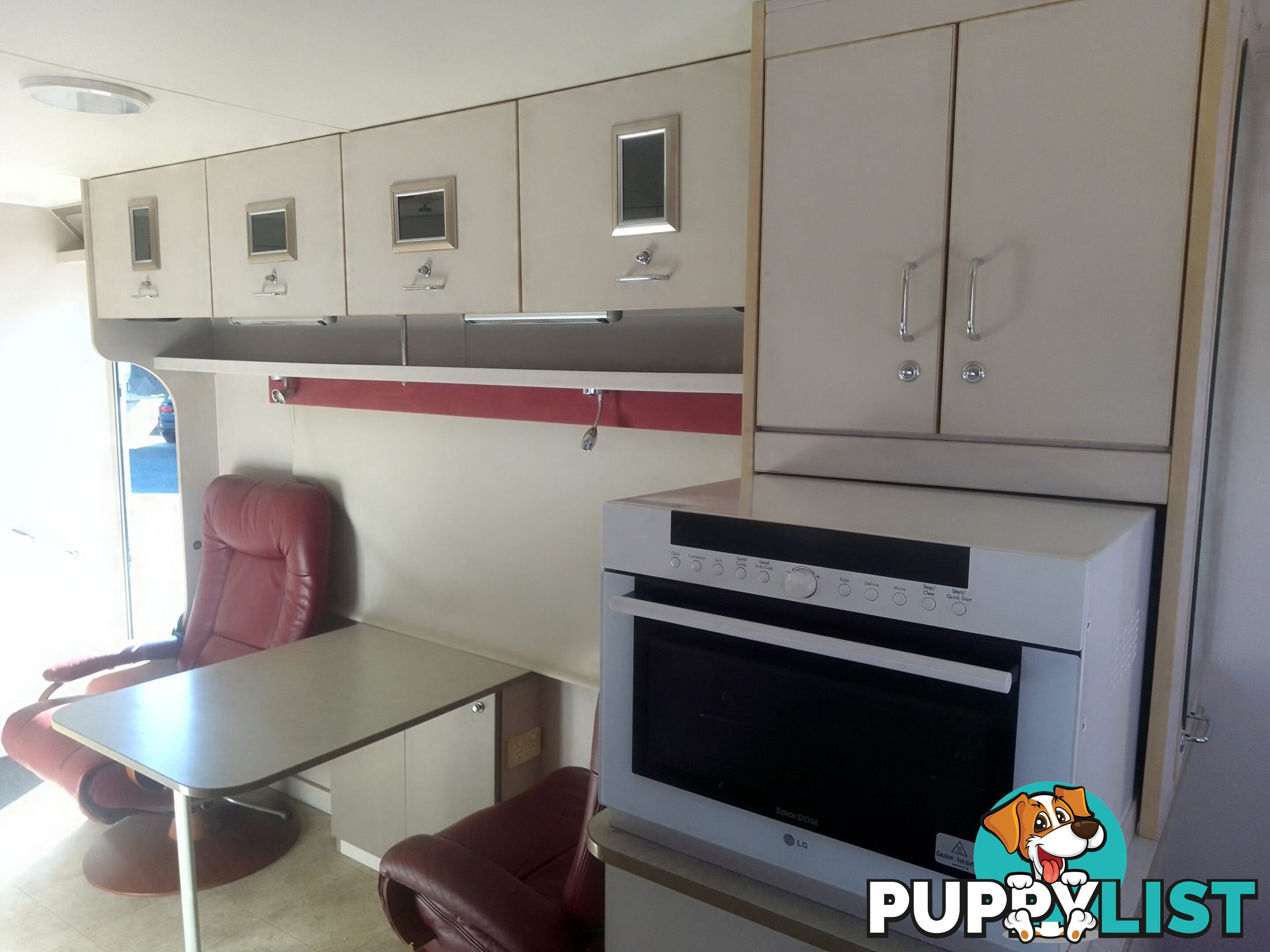 USED 2009 AUSTRALIS 7600 DUAL AXLE TOURING CARAVAN