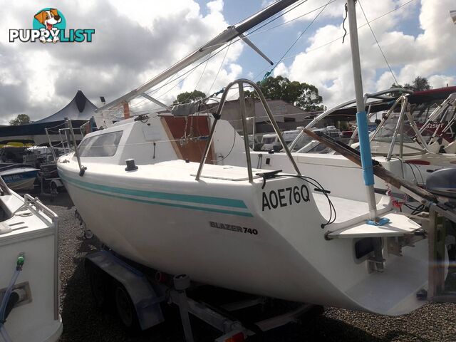 BLAZER 740 TRAILER SAILOR 7.4M SAIL BOAT -15HP YAMAHA 2 STROKE OUTBOARD AND TRAILER