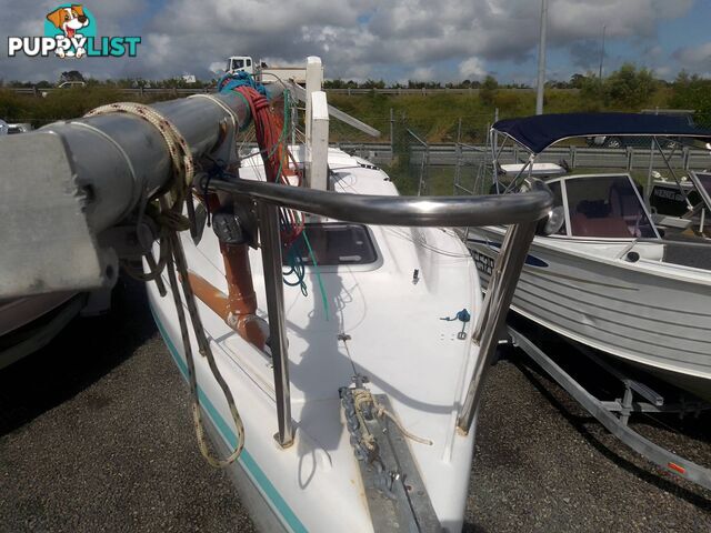 BLAZER 740 TRAILER SAILOR 7.4M SAIL BOAT -15HP YAMAHA 2 STROKE OUTBOARD AND TRAILER