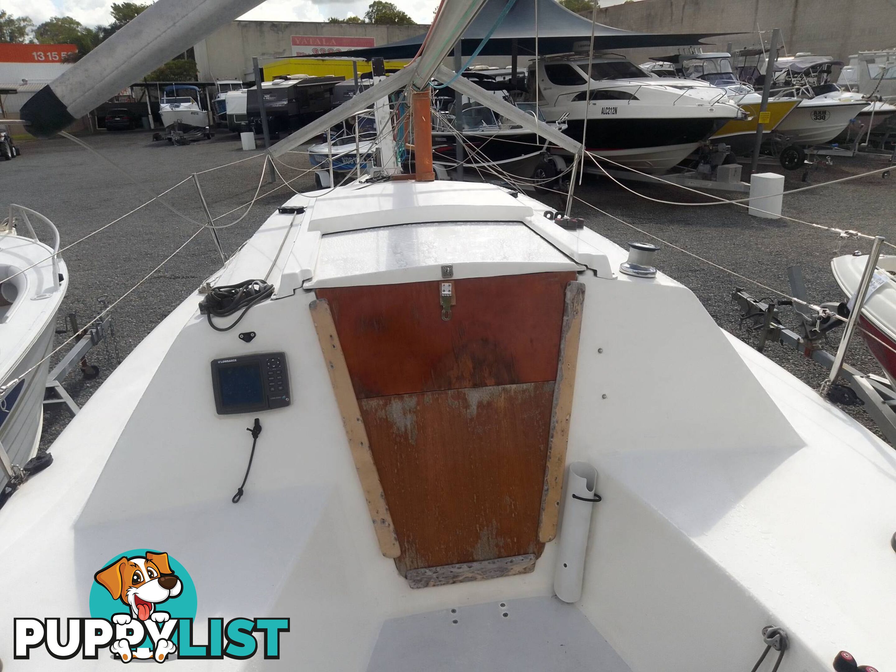 BLAZER 740 TRAILER SAILOR 7.4M SAIL BOAT -15HP YAMAHA 2 STROKE OUTBOARD AND TRAILER