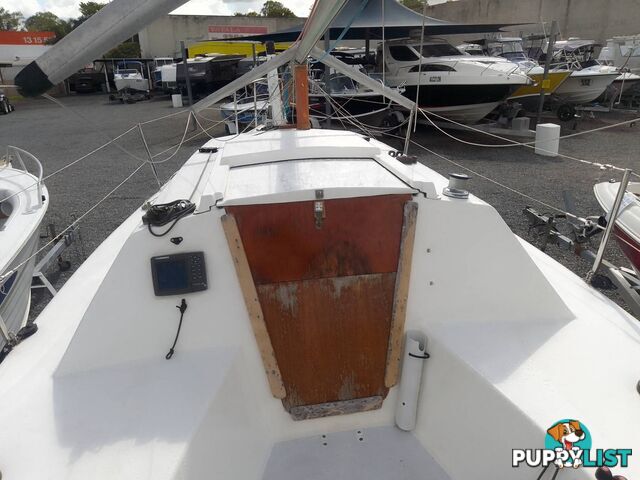 BLAZER 740 TRAILER SAILOR 7.4M SAIL BOAT -15HP YAMAHA 2 STROKE OUTBOARD AND TRAILER