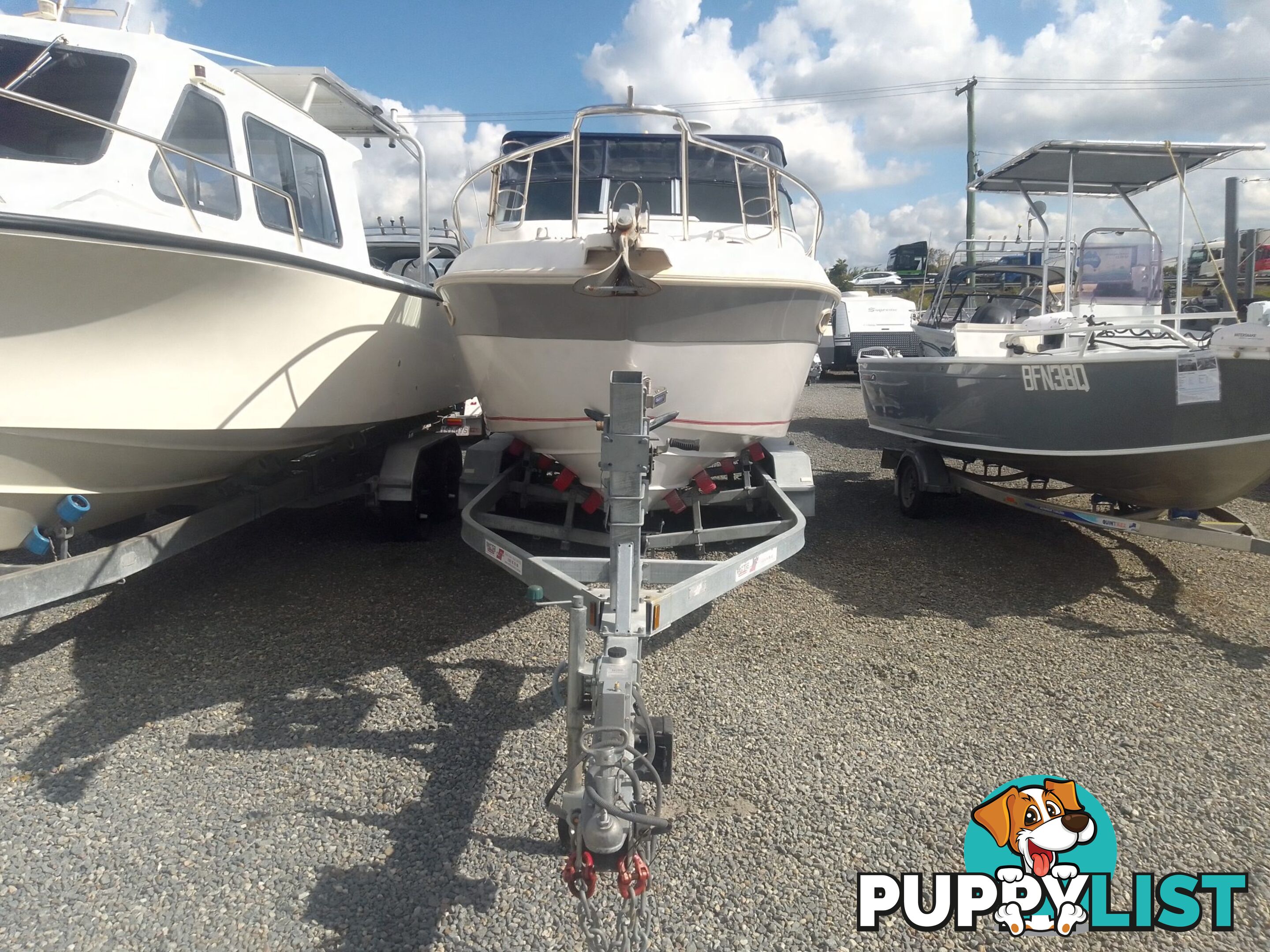 USED HAINES HUNTER 680C HALF CABIN WITH A 2005 SUZUKI 200HP 4 STROKE OUTBOARD ON A 2020 SWIFTCO DUAL AXLE TRAILER