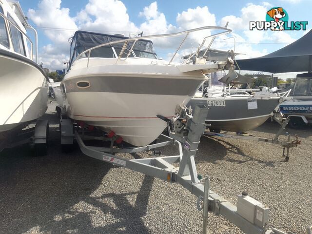 USED HAINES HUNTER 680C HALF CABIN WITH A 2005 SUZUKI 200HP 4 STROKE OUTBOARD ON A 2020 SWIFTCO DUAL AXLE TRAILER