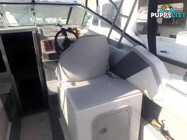 USED HAINES HUNTER 680C HALF CABIN WITH A 2005 SUZUKI 200HP 4 STROKE OUTBOARD ON A 2020 SWIFTCO DUAL AXLE TRAILER