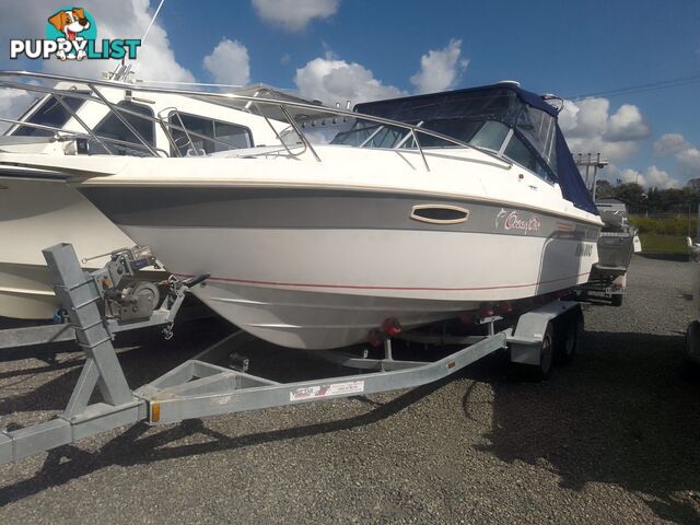 USED HAINES HUNTER 680C HALF CABIN WITH A 2005 SUZUKI 200HP 4 STROKE OUTBOARD ON A 2020 SWIFTCO DUAL AXLE TRAILER