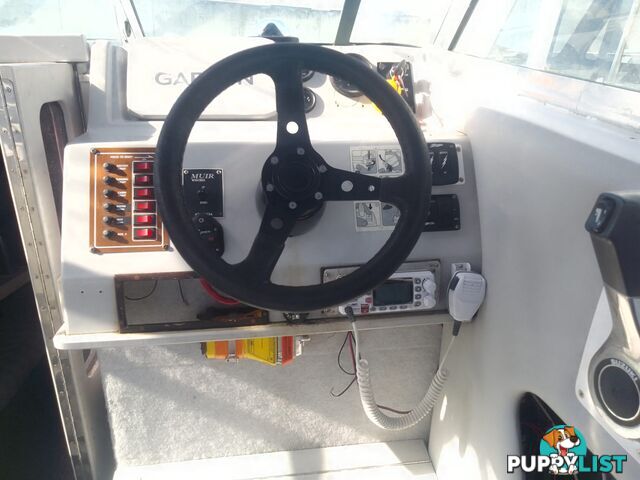 USED HAINES HUNTER 680C HALF CABIN WITH A 2005 SUZUKI 200HP 4 STROKE OUTBOARD ON A 2020 SWIFTCO DUAL AXLE TRAILER