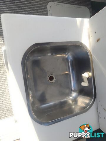 USED HAINES HUNTER 680C HALF CABIN WITH A 2005 SUZUKI 200HP 4 STROKE OUTBOARD ON A 2020 SWIFTCO DUAL AXLE TRAILER