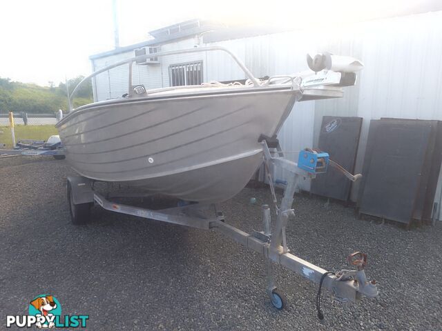 USED SEAJAY MAGNUM 4.35M OPEN DINGHY WITH A 2012 40HP YAMAHA OUTBOARD ON A 2002 REDCO SINGLE AXLE BOAT TRAILER