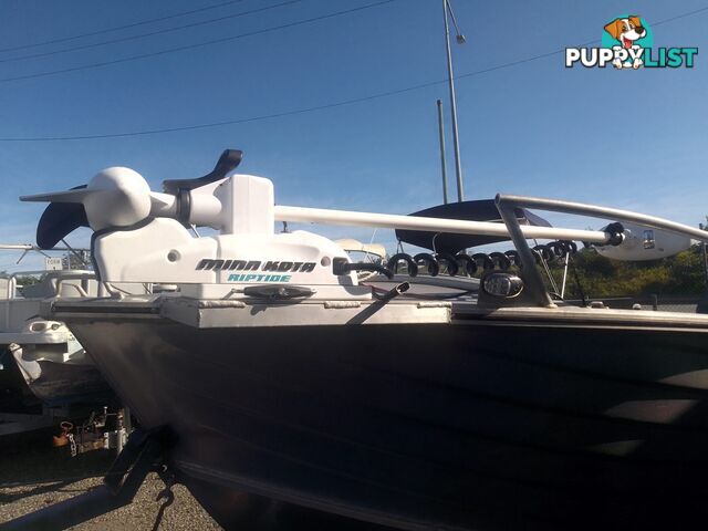 USED SEAJAY MAGNUM 4.35M OPEN DINGHY WITH A 2012 40HP YAMAHA OUTBOARD ON A 2002 REDCO SINGLE AXLE BOAT TRAILER