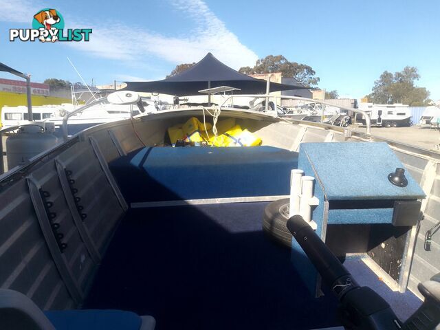 USED SEAJAY MAGNUM 4.35M OPEN DINGHY WITH A 2012 40HP YAMAHA OUTBOARD ON A 2002 REDCO SINGLE AXLE BOAT TRAILER