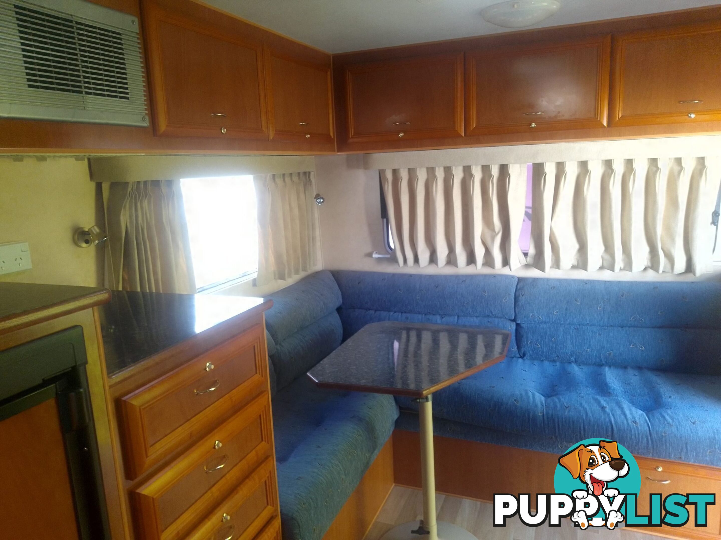 USED 2009 REGENT CRUISER SERIES 3 18' SINGLE AXLE TOURING CARAVAN