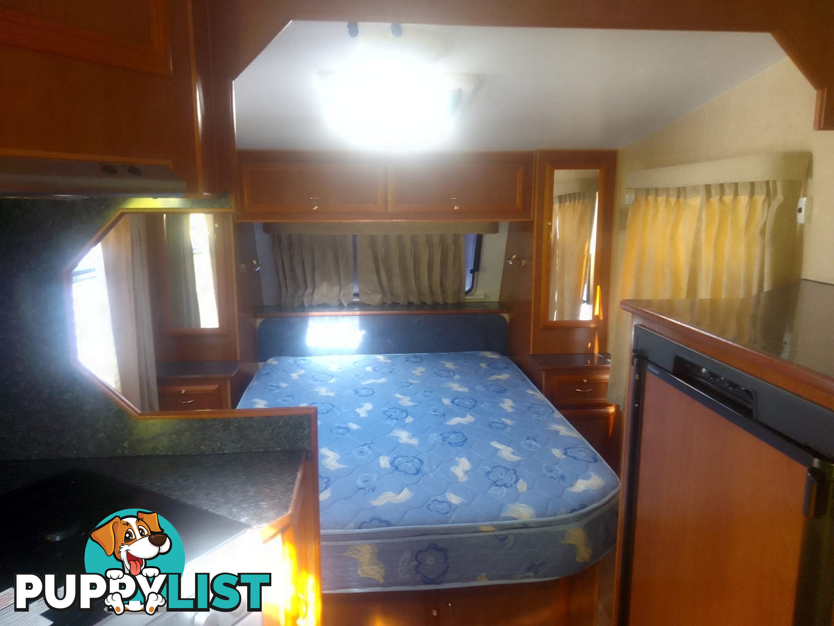 USED 2009 REGENT CRUISER SERIES 3 18' SINGLE AXLE TOURING CARAVAN