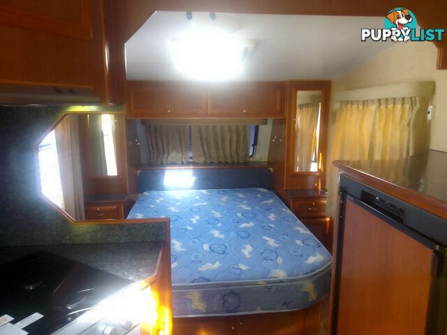 USED 2009 REGENT CRUISER SERIES 3 18' SINGLE AXLE TOURING CARAVAN