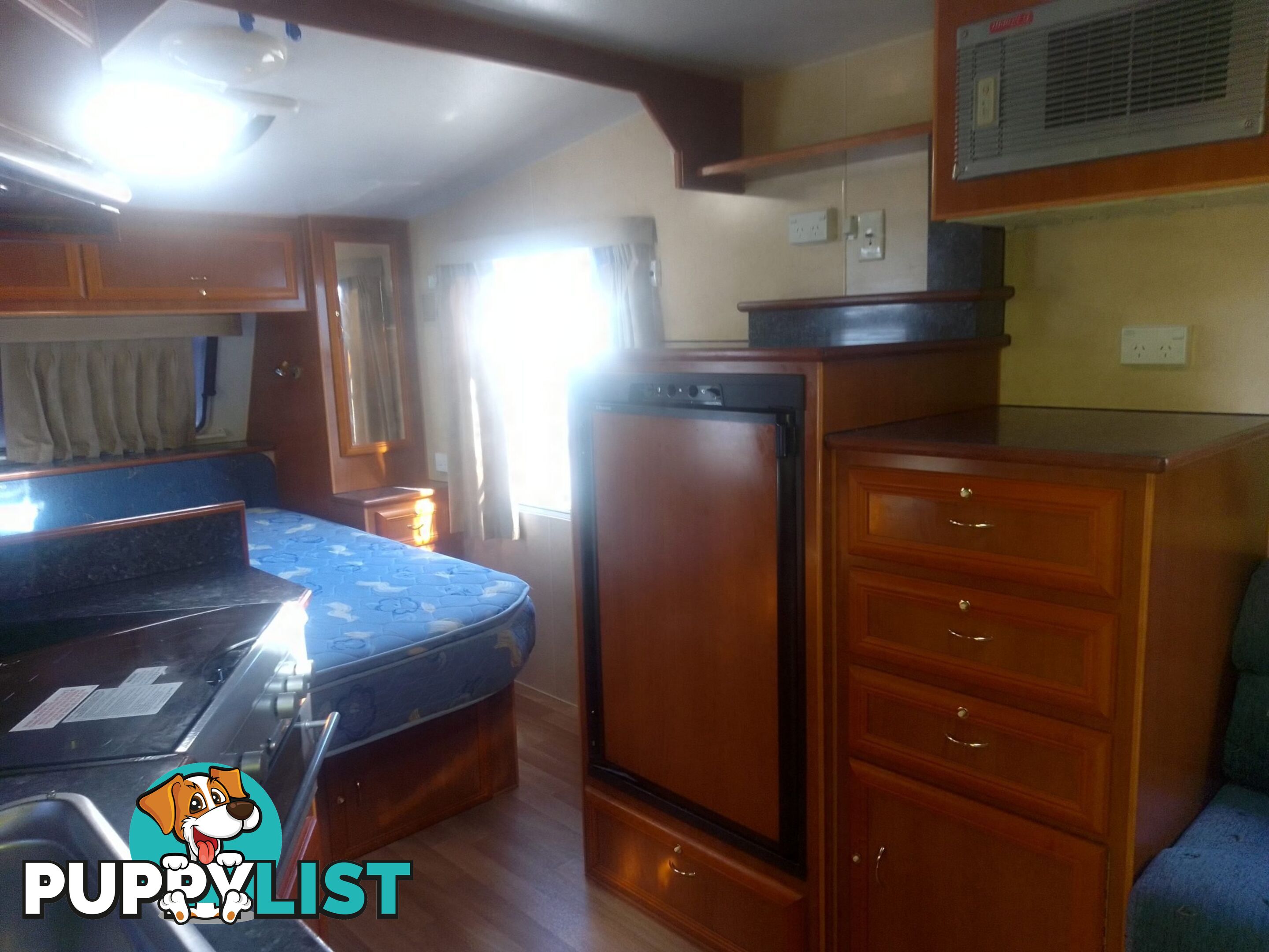 USED 2009 REGENT CRUISER SERIES 3 18' SINGLE AXLE TOURING CARAVAN