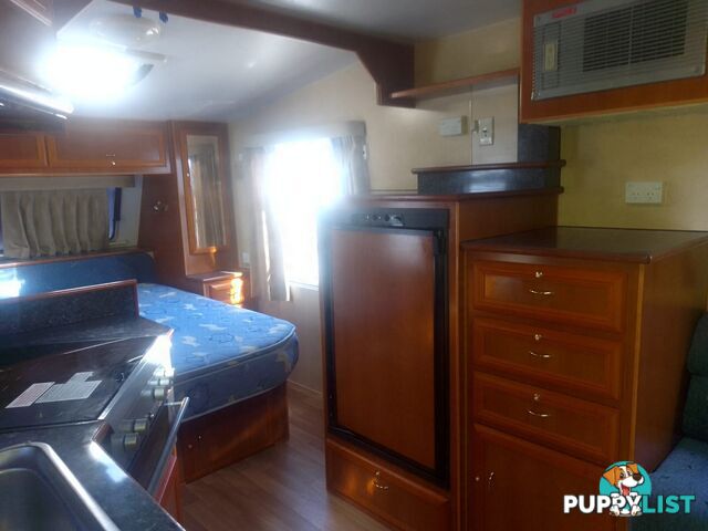 USED 2009 REGENT CRUISER SERIES 3 18' SINGLE AXLE TOURING CARAVAN