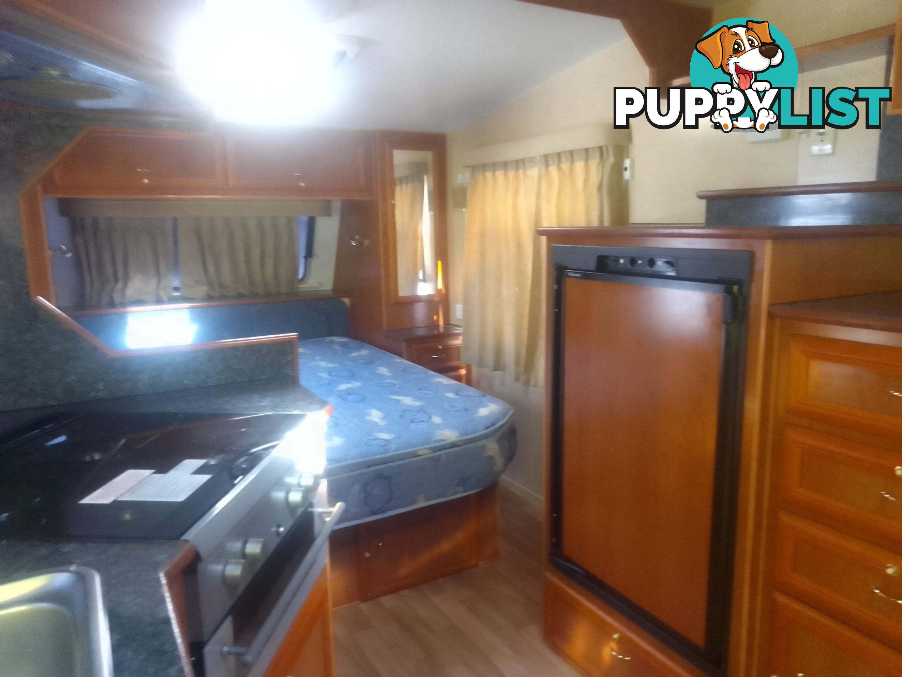 USED 2009 REGENT CRUISER SERIES 3 18' SINGLE AXLE TOURING CARAVAN