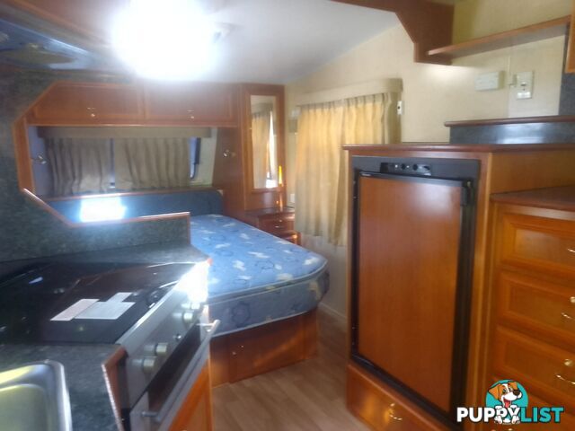 USED 2009 REGENT CRUISER SERIES 3 18' SINGLE AXLE TOURING CARAVAN
