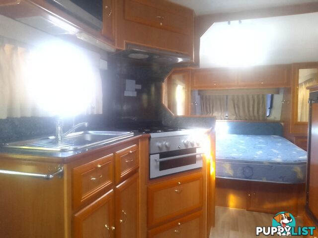 USED 2009 REGENT CRUISER SERIES 3 18' SINGLE AXLE TOURING CARAVAN