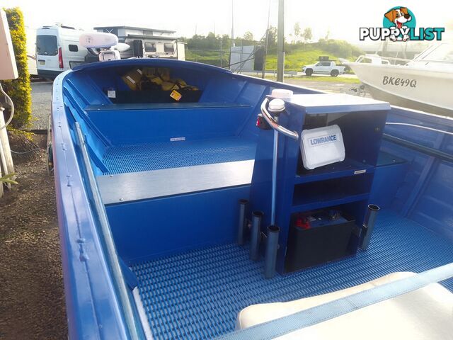 USED SEA HUNTER 4.5M OPEN DINGHY WITH A 2009 MODEL YAMAHA FOUR STROKE ENGINE ON A VZF FABRICATIONS ALLOY TRAILER