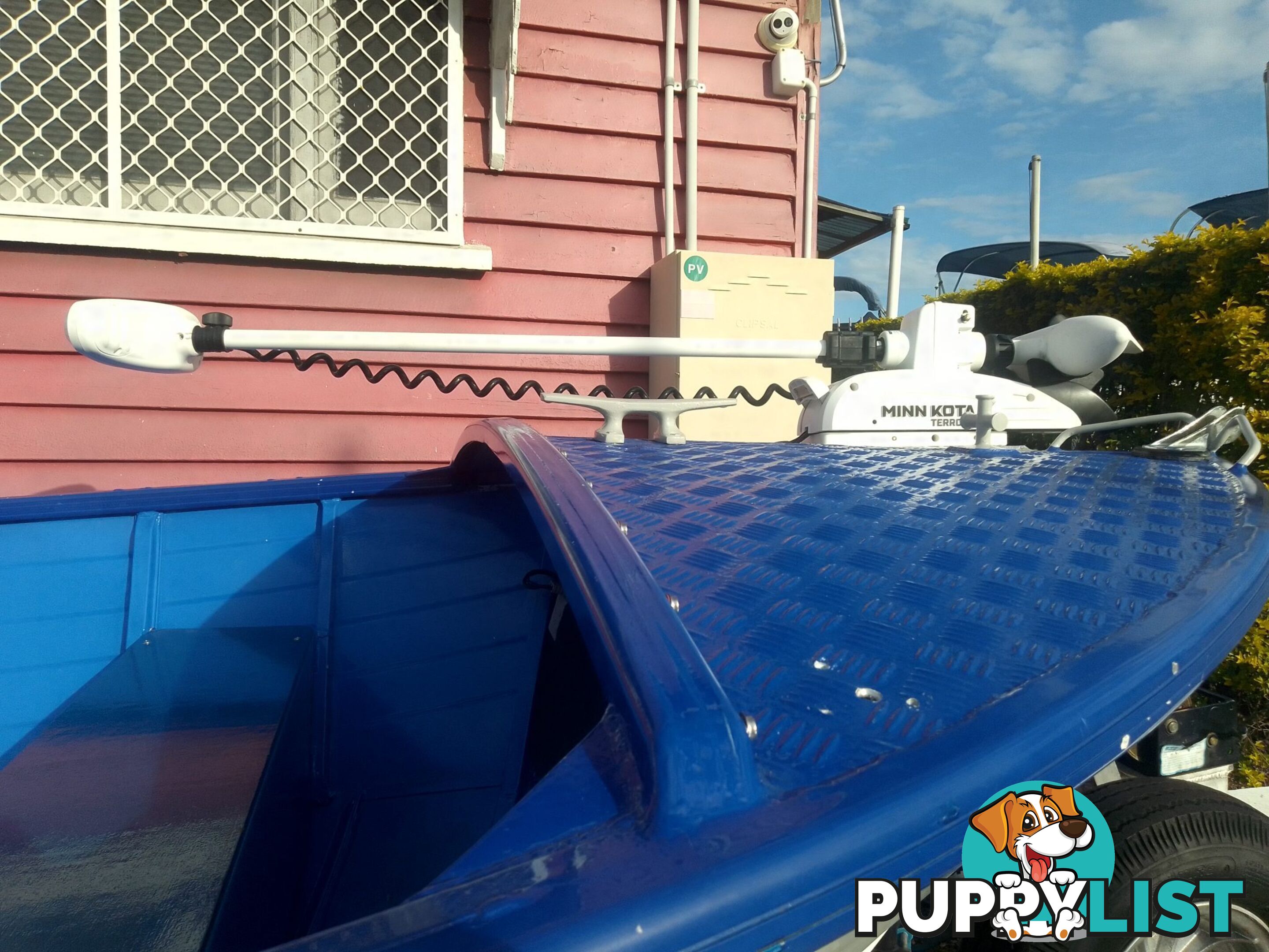 USED SEA HUNTER 4.5M OPEN DINGHY WITH A 2009 MODEL YAMAHA FOUR STROKE ENGINE ON A VZF FABRICATIONS ALLOY TRAILER