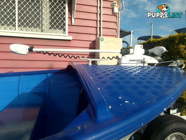 USED SEA HUNTER 4.5M OPEN DINGHY WITH A 2009 MODEL YAMAHA FOUR STROKE ENGINE ON A VZF FABRICATIONS ALLOY TRAILER