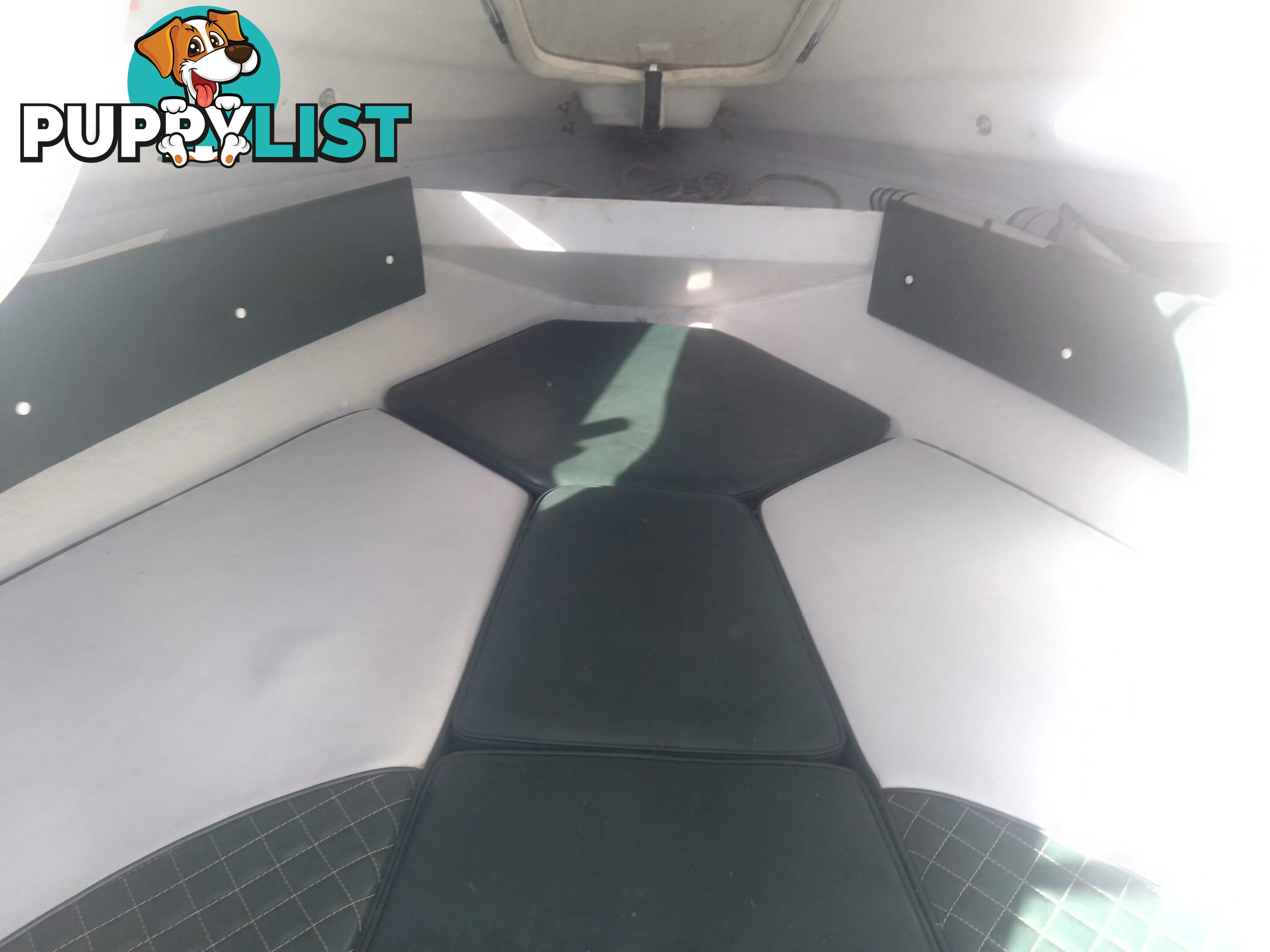 USED SAVAGE TASMAN 5.2 MT HALF CABIN 2005 POWERED BY A 115 HP SUZUKI 4 STROKE 2005 DONE 205 HOURS ON A 2017 MULTI ROLLER TRAILER