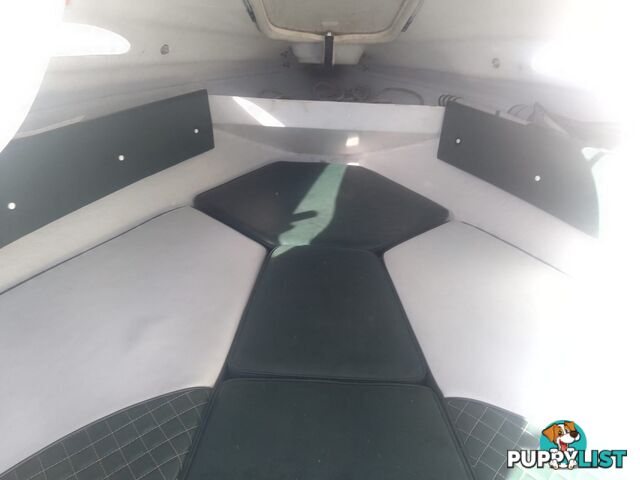 USED SAVAGE TASMAN 5.2 MT HALF CABIN 2005 POWERED BY A 115 HP SUZUKI 4 STROKE 2005 DONE 205 HOURS ON A 2017 MULTI ROLLER TRAILER