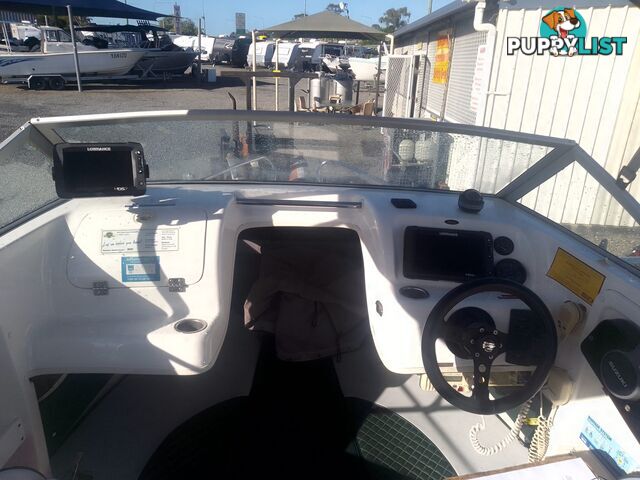 USED SAVAGE TASMAN 5.2 MT HALF CABIN 2005 POWERED BY A 115 HP SUZUKI 4 STROKE 2005 DONE 205 HOURS ON A 2017 MULTI ROLLER TRAILER