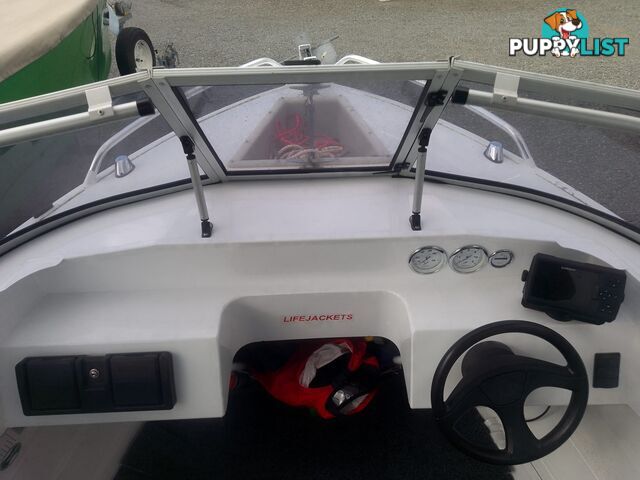 USED 2015 STACER SEAWAY 4.49M RUNABOAT WITH A 3 CYLINDER 50HP MERCURY ENGINE ON A 2014 TELWATER TRAILER.